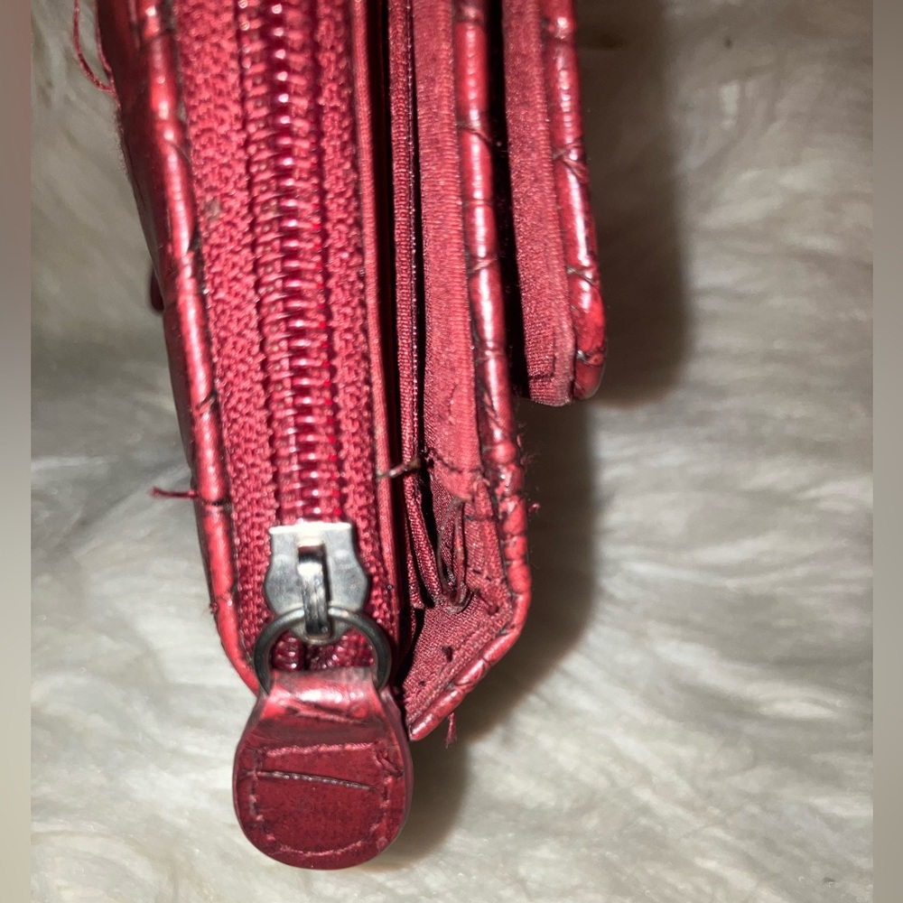 Crocodile-Embossed Red Women's Clutch - Picture 6 of 17